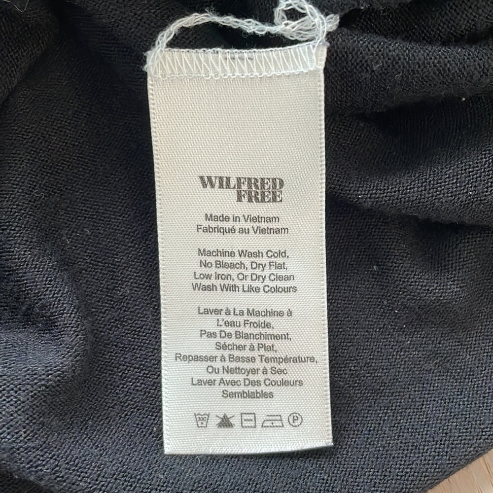 Wilfred Black Off-the-Shoulder Long Sleeve Crop Top - Picture 6 of 7